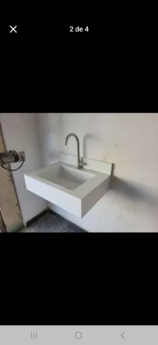 Pia em porcelanato. 62x45x15 branco polido.