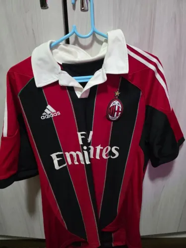 Camisa Milan 2012 - com detalhe 