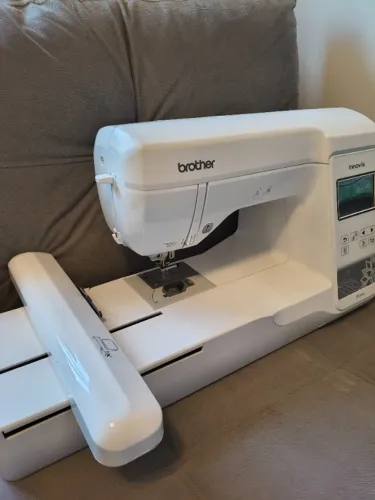 Maquina de bordar BROTHER PE 810L