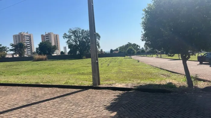 OPORTUNIDADE DE TERRENO DE ESQUINA NO CONDOMINIO OÁSIS DO RIO PARANÁ/PORTO RICO PARANÁ