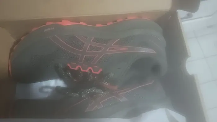 Oportunidade única Asics trabuco terra 3