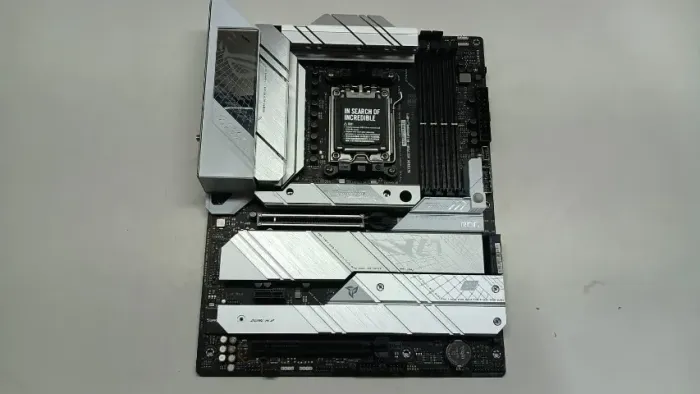 Placa Mãe Asus Rog Strix X670E-A Gaming WIFI DDR5 AM5