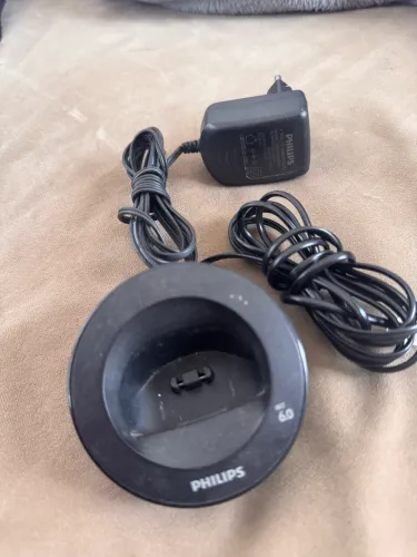 Vendo telefone sem fio Philips, completo com base e carregador original.  