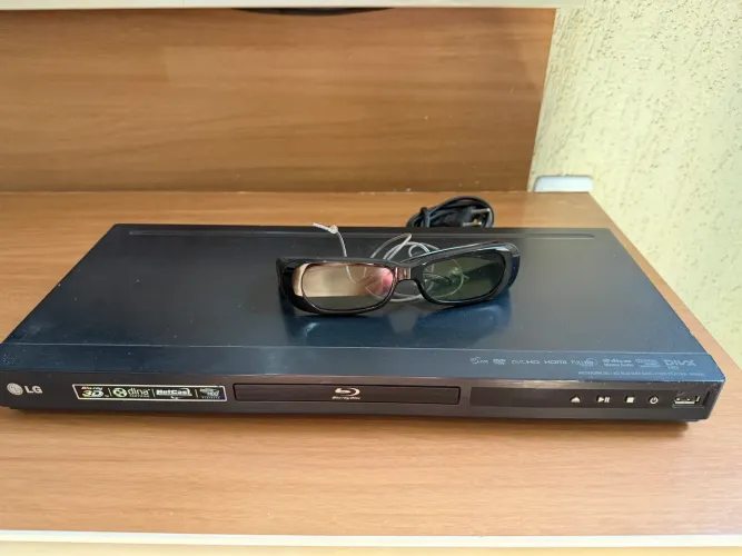 Blu-ray Player 3D LG BD660 Full HD + Filme Meu Malvado Favorito 3D + Óculos 3D