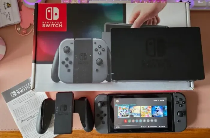 Nintendo Switch 32GB (Primeira versão) + Sandisk 128GB