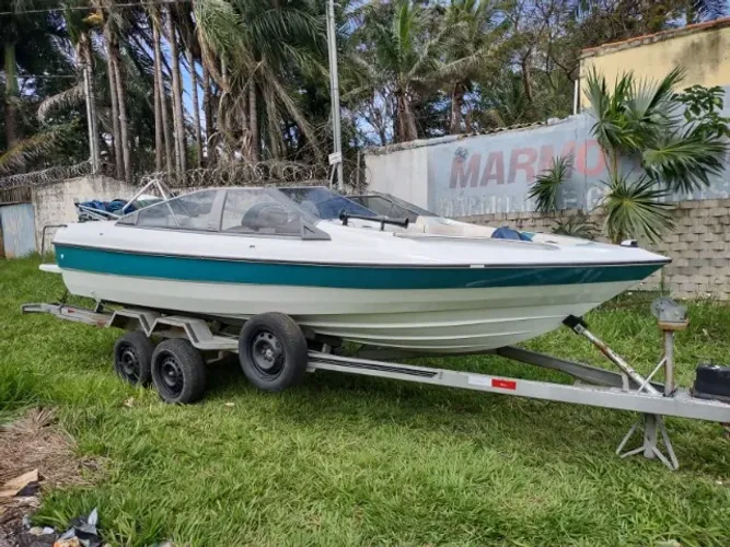 Lancha Ventura 20 pés a melhor da categoria
