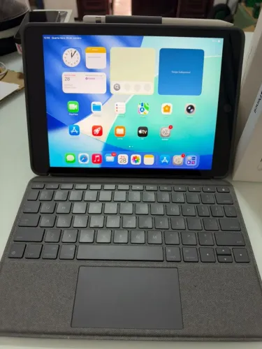 iPad 9 com teclado Logitech Troco
