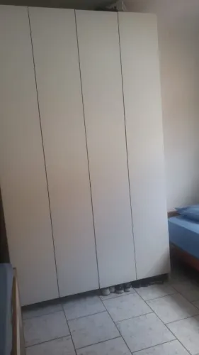 Armário branco em MDF