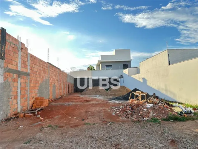 Terreno com 250m² à venda no bairro Jardim Inconfidência