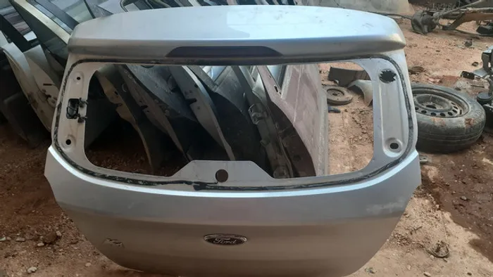 Tampa porta mala Ford Ka Hitachi 2015 a 2020 *