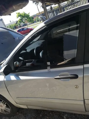 Porta Dianteira Fiat Stilo 2004 (sem acessórios)