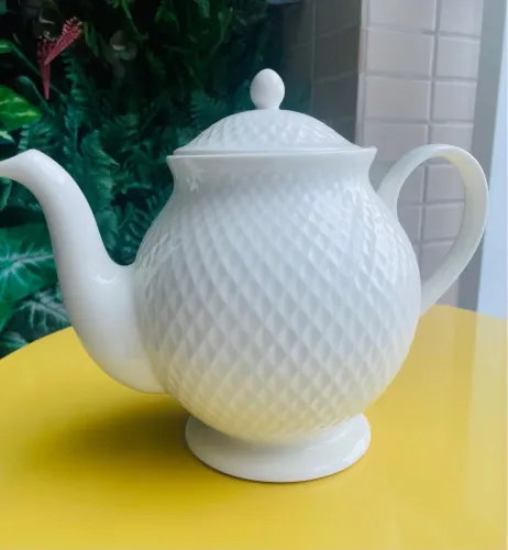 Bule de Chá em Porcelana Branco - Novo