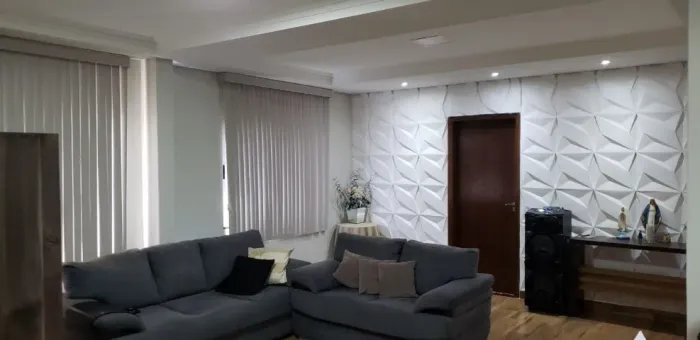 Casa a Venda no Planalto Lote 225 m2 de 3 quartos 1 suíte Sobrado
