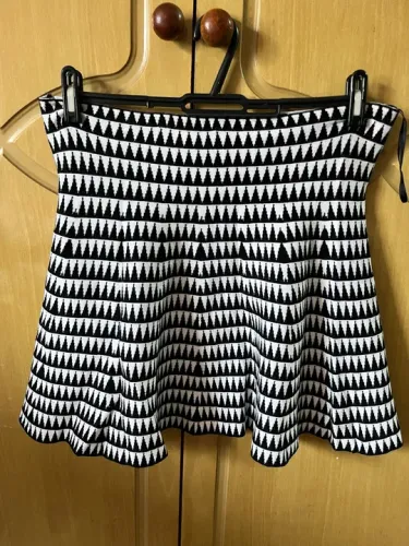 Saia Triangular Preto e Branco