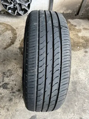 Pneu 215/65R16 importado.