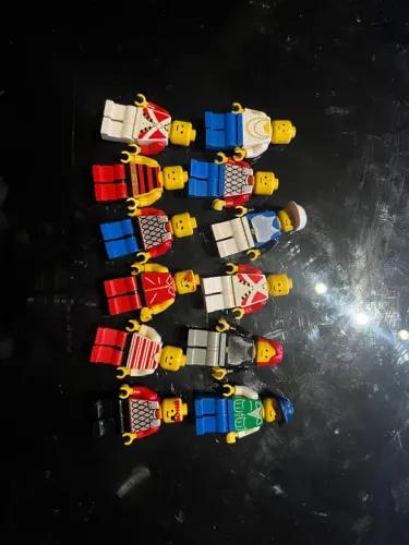 Lote 12 figuras lego anos 80