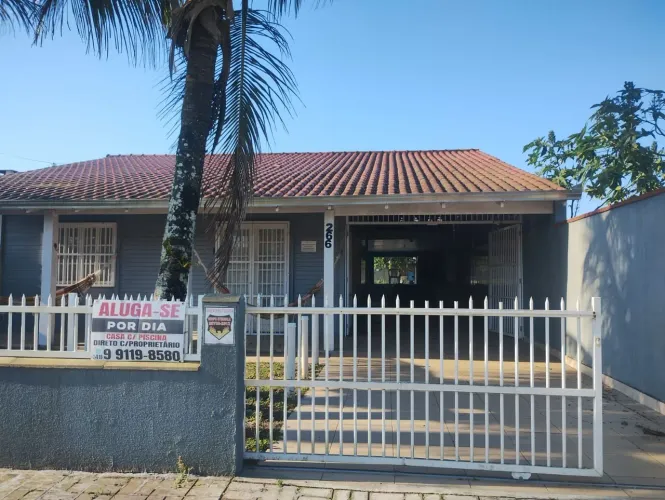 Linda casa em Itapoá-SC, com piscina e mesa de bilhar