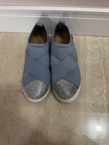 Tênis Slip On Azul com Detalhe Prateado
