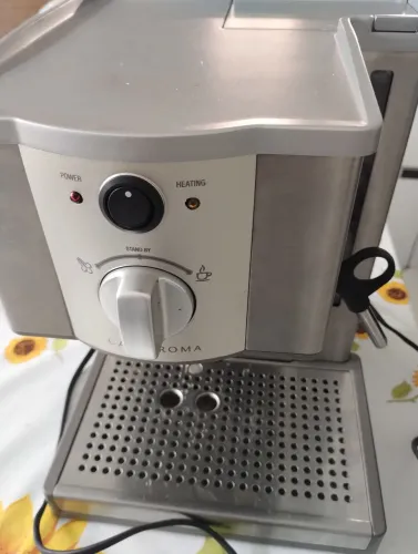 Máquina de café espresso Breville Roma ESP8XL com peça quebrada.