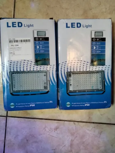 Holofotes Led Azul Uv 100W para Aquários 110v Novo s/ uso