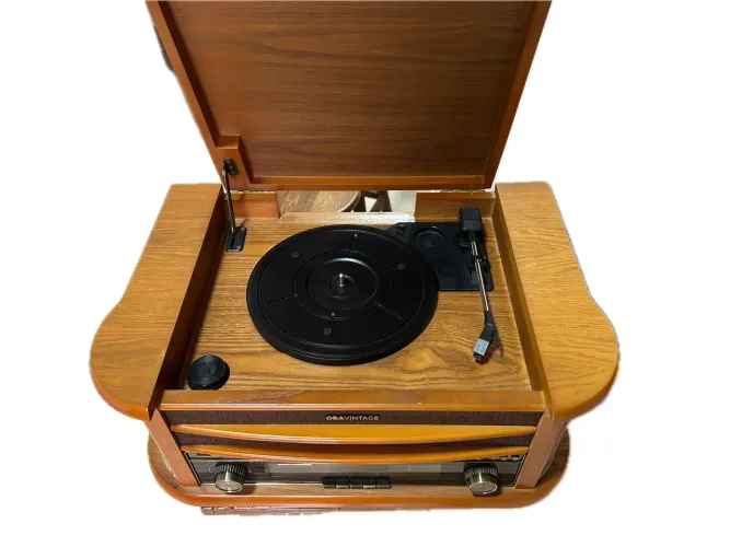 Toca discos, toca fitas k7 e rádio vintage marca OBAVintage com rádio e toca-fitas
