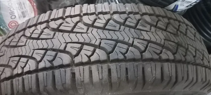 Pneu pirelli 225x75x16 novo