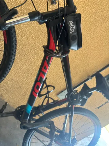 Caloi Explorer Expert 29 - Quadro 19 - RockShox + Shimano Alivio