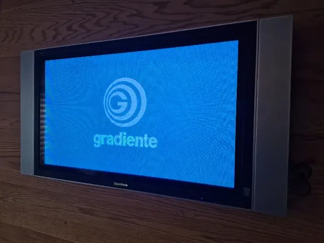 TV 42 pol Gradiente Plasma em perfeito estado