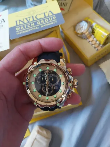 INVICTA VENON 20401 ( PULSEIRA DE BORRACHA) , POUQUISSIMAS MARCAS DE USO. MUITO NOVO!!!