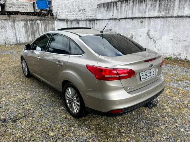 Ford Focus 2.0 Titanium Plus 2016 c/ Teto Solar + 76.000km 