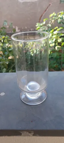 Copo de vidro para servir bebidas