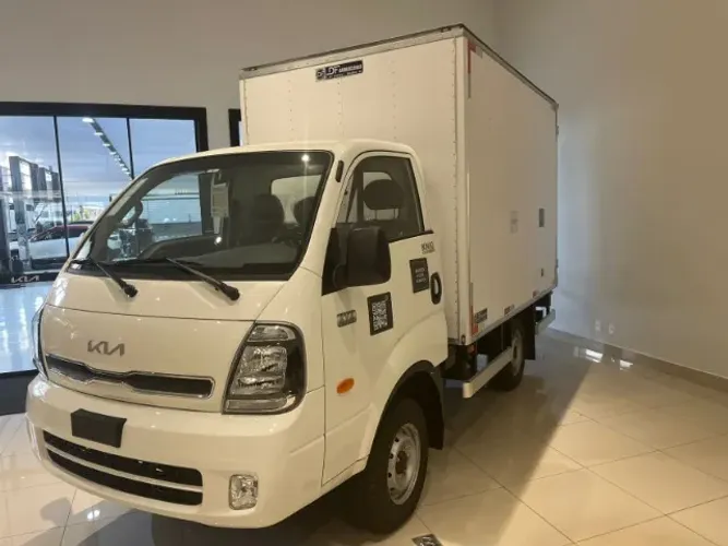 Kia Bongo 3 Lugares c/ Ar e c/ Baú instalado