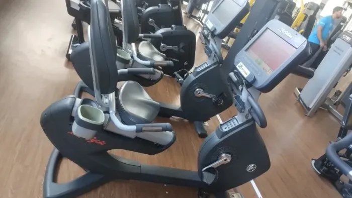 BIKE HORIZONTAL 95R DISCOVER SE COM TV marca LIFE FITNESS - Goiânia  - Goiás