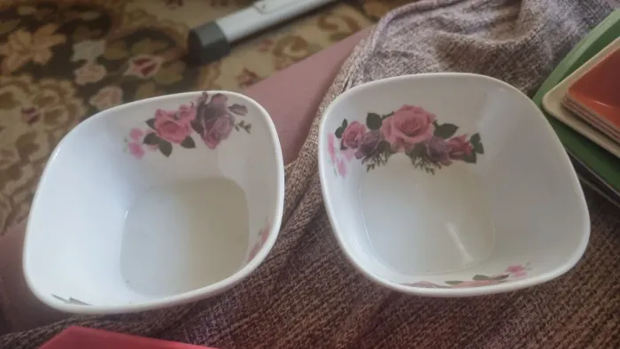 Par de potinhos de acrilico brancos estampa floral
