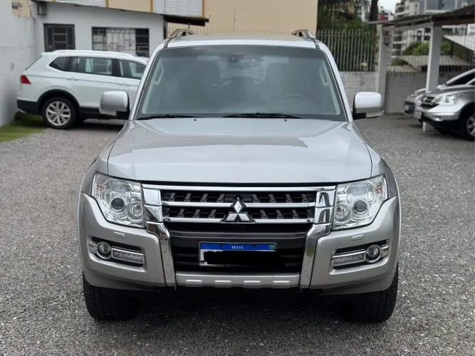 Mitsubishi Pajero HPE Full 3.2 4X4 T.i.dies. 5P AUT 2020