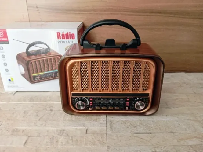 Rádio Portátil Bluetooth com Lanterna FM e Pendrive