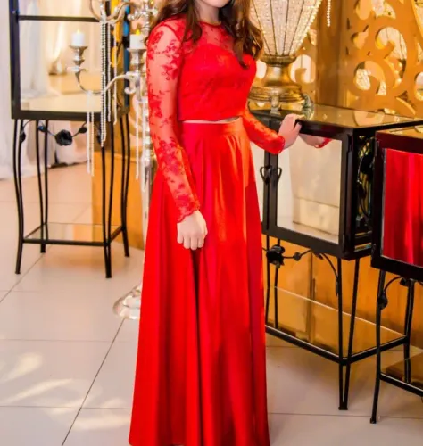 Vestido Vermelho Longo de Renda