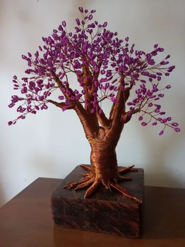 Árvore Decorativa Artesanal com Flores Roxas