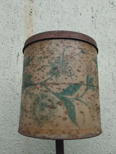 Lata Antiga de mantimentos 