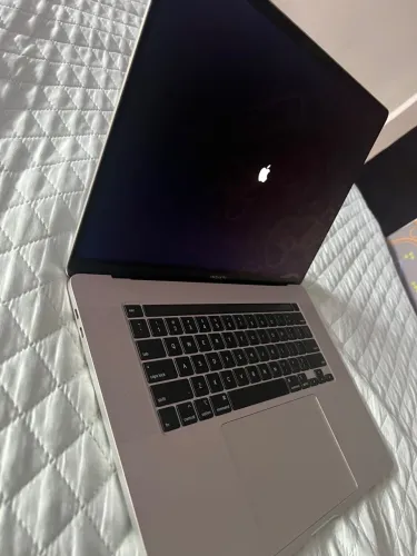 MacBook Pro - i9 32gb ram 8gb video 1tb Ssd  Retina 7400