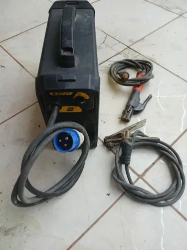 Máquina de soldaSoldadora Esab 242i - preto/amarelo