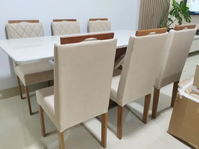 Mesa redonda de madeira 