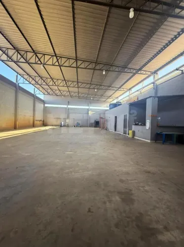 Galpão para locação no Pedro Raimundo, 400m, 2 salas, copa, 2 WC, Petrolina