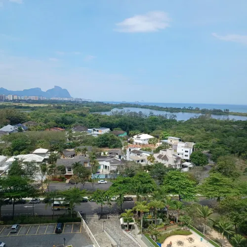 Barra. Seu novo Ap ! Sol manhã, andar alto. Vista livre! Pedra de Itaúna. Entrega imediata