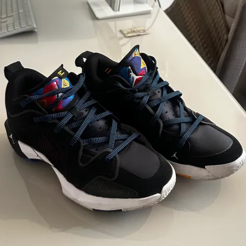 NIKE AIR JORDAN XXXVII LOW