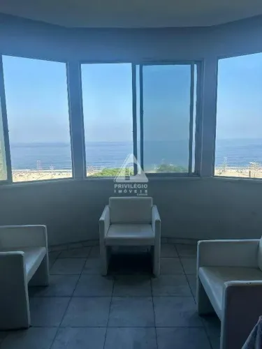 4 quartos, 1 vaga escriturada, 200m2, frente e com vista pro Mar, no posto 2 em Copacabana