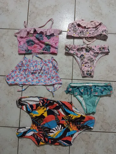 Biquíni hello kitty,maio floral,tops e parte de baixo avulsos Tam. 8 a 14 anos