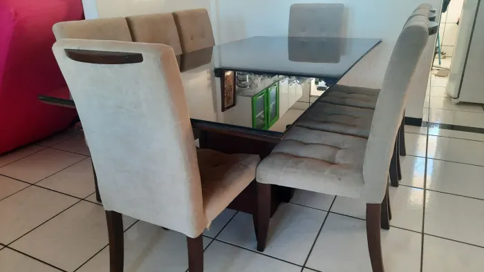 Mesa de Jantar de Vidro com 08 Cadeiras