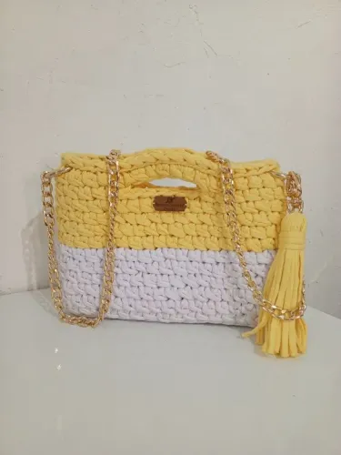 Bolsa de crochê em fio de malha