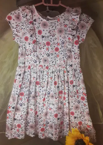 Vestido Florido Branco - Marca Simple Joys by Carter's Girls - Tamanho 5 anos